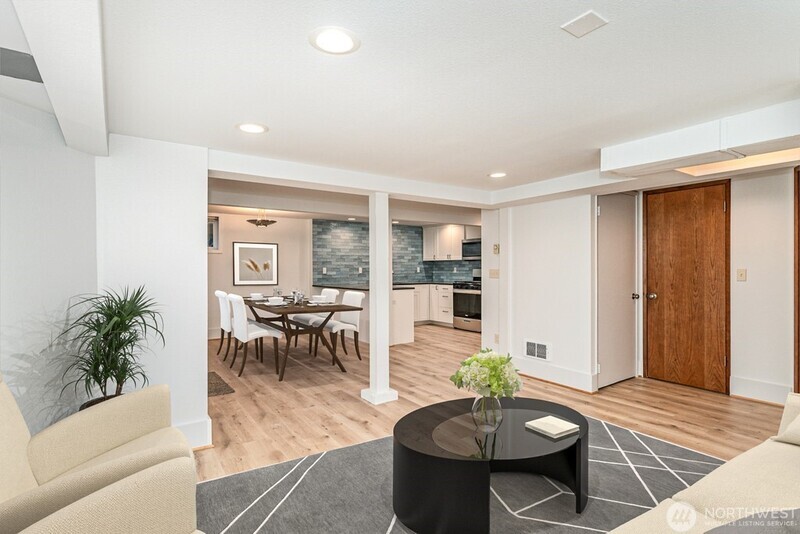 Seattle Condo: 5523 Woodlawn Ave N