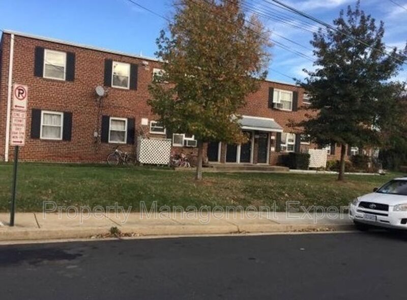 Arlington House: 1841 N. Dinwiddie St.