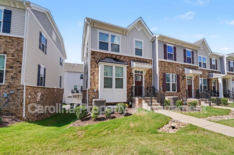 Charlotte House: 9330 Mallard Mills Dr