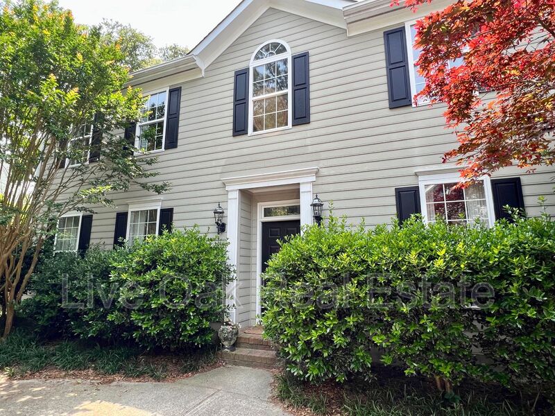 Virginia Beach House: 5412 Holly Road