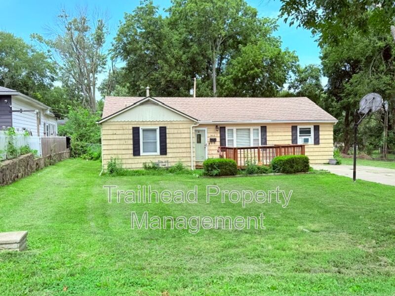 Independence House: 9812 E Linwood Blvd