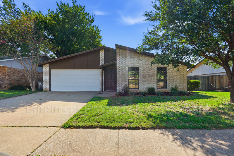Arlington House: 2711 Treeview Drive