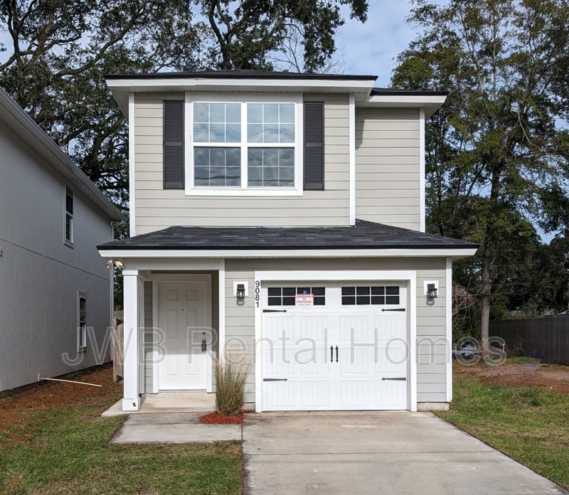 Jacksonville House: 9081 Eaton Ave