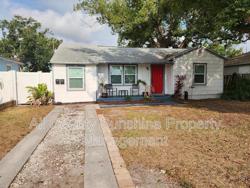 St. Petersburg House: 3312 17th Street N