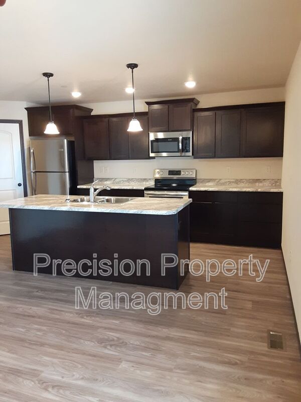 Box Elder House: 581 225th Street