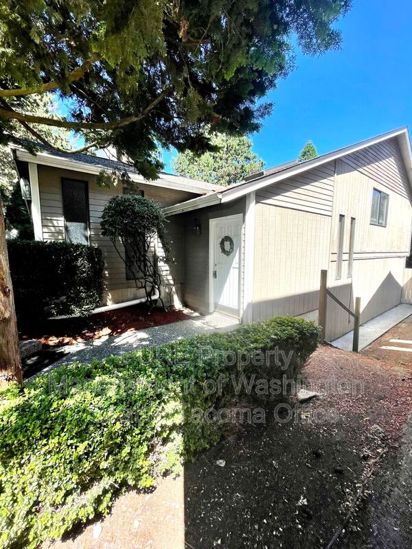 Seattle House: 14016 Lenora Pl N