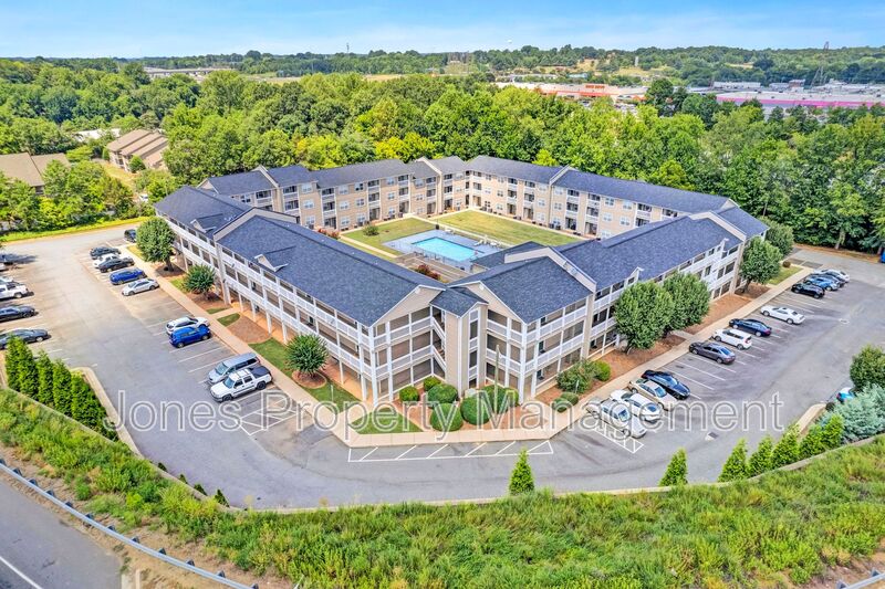 Concord Condo: 303 I Country Club Drive NE
