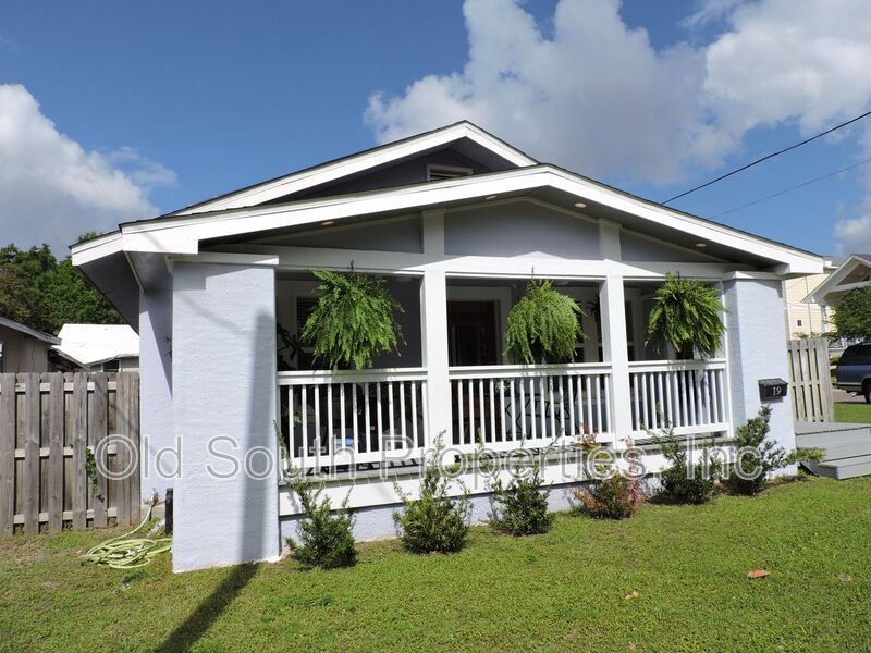 Pensacola House: 19 N C St