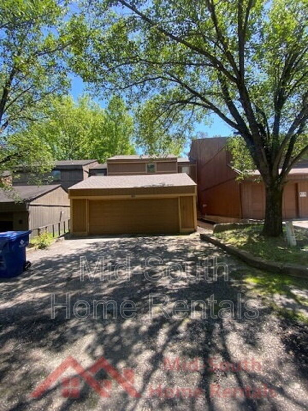 Memphis Townhome: 3162 High Meadow Dr