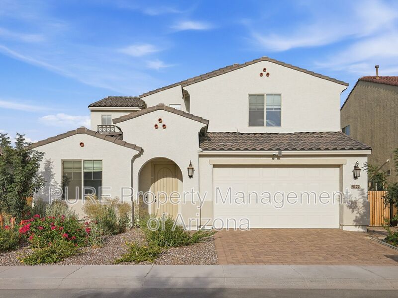 Glendale House: 5177 N 87th Dr
