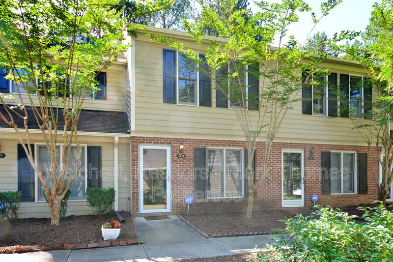 Durham Townhome: 104 Gatehouse Lane