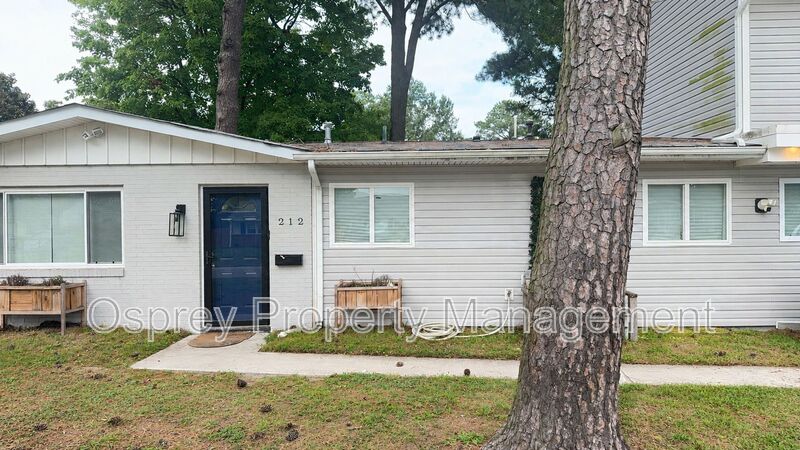 Spacious 5-Bedroom Virginia Beach Home with Workshop & Ample Storage - Photo 1
