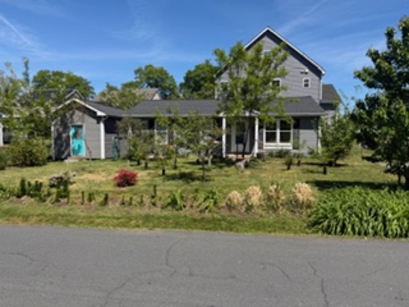 Edgewater House: 408 Salisbury Road