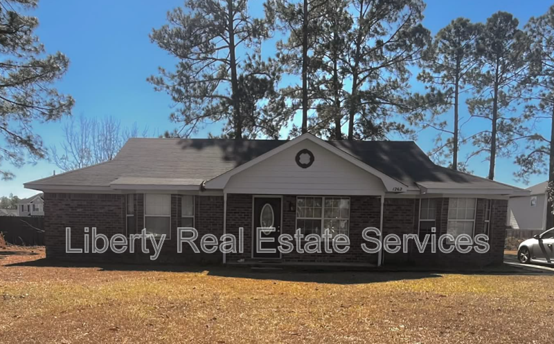 Hinesville House: 1262 Windrow Dr