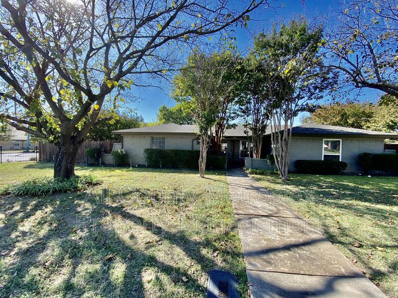 Hurst House: 801 Irwin Drive