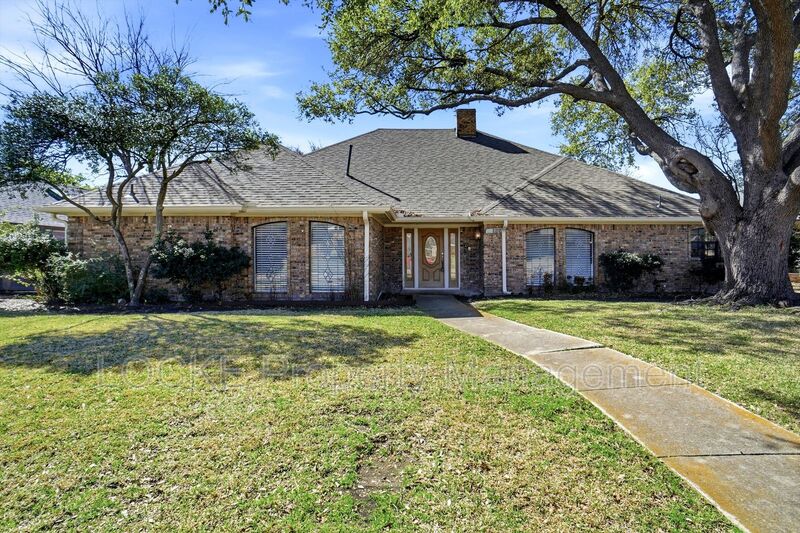 Plano House: 2212 Valcourt Drive