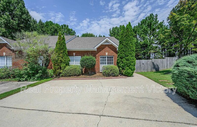 Alabaster House: 566 Treymoor Lake Circle
