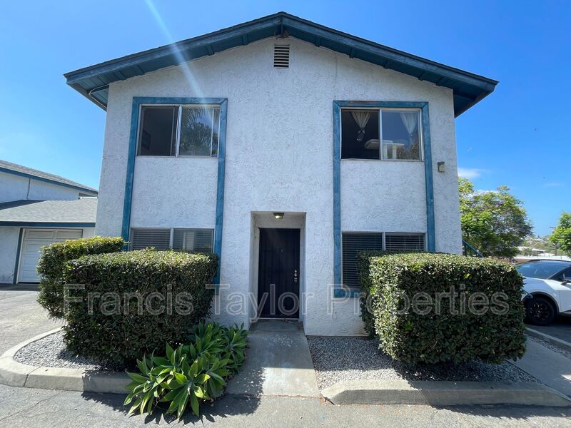 Vista Condo: 269 Lado de Loma Dr.