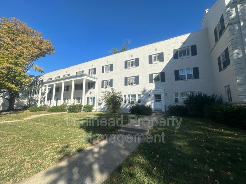 Kansas City House: 6425 Brookside Rd