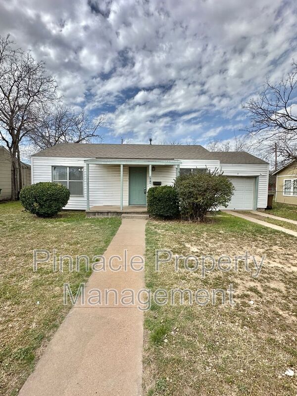 San Angelo House: 309 N Milton