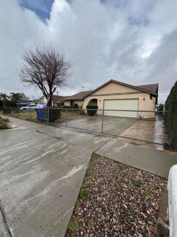 Fontana House: 17424 Seville Ct