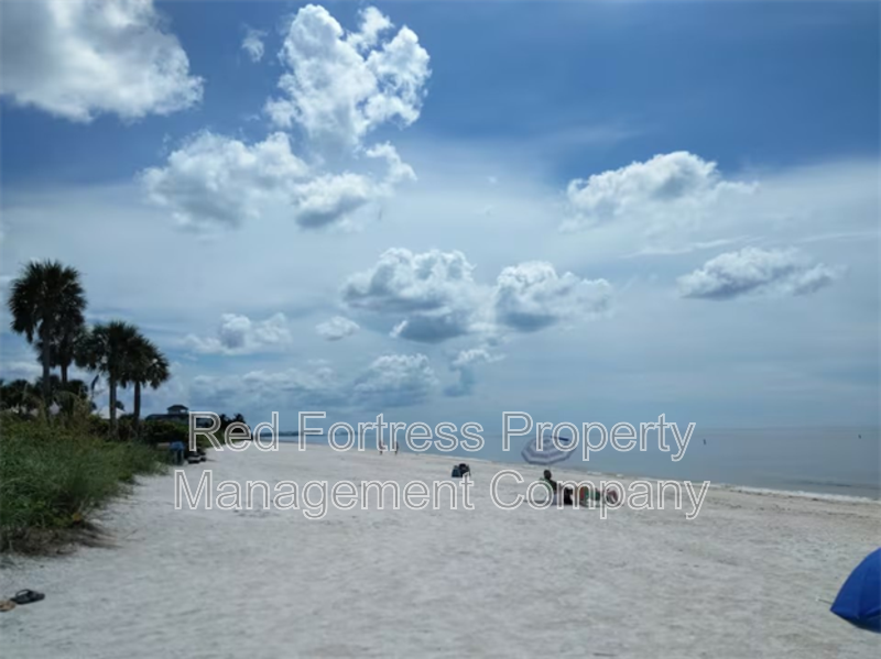 Bonita Spring Condo: 4465 Little Hickory Rd