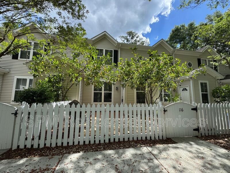 Wilmington House: 5813 Wrightsville Ave