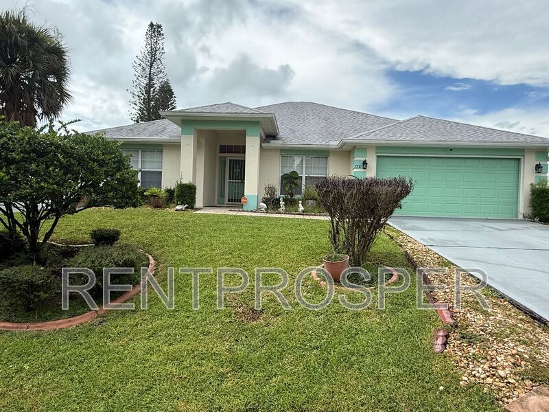 Palm Bay House: 778 Hamm St NW