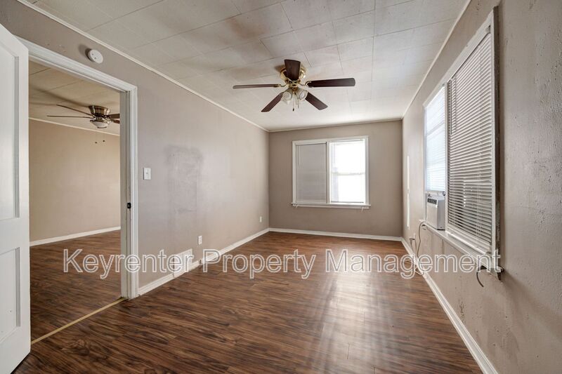 Oklahoma City House: 316 SW 27th St - Unit 4