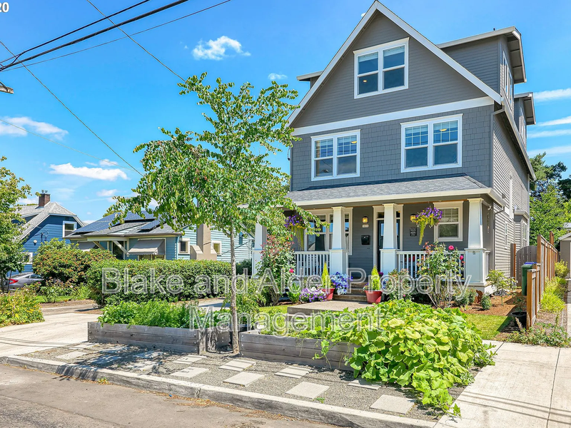 Portland House: 3938 NE 66th Ave