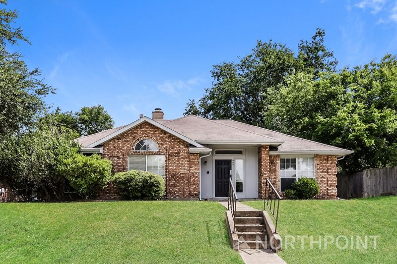 Desoto House: 404 Derby Ln