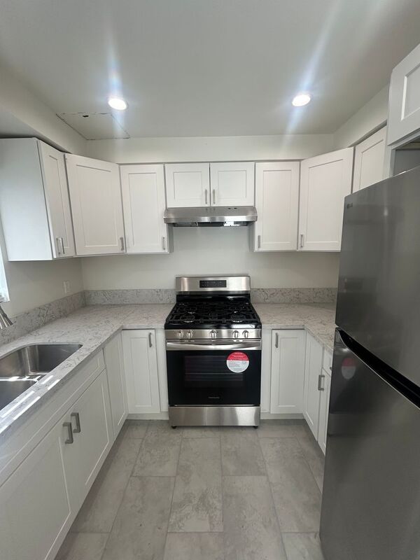 Los Angeles House: 334 W. 120th St.