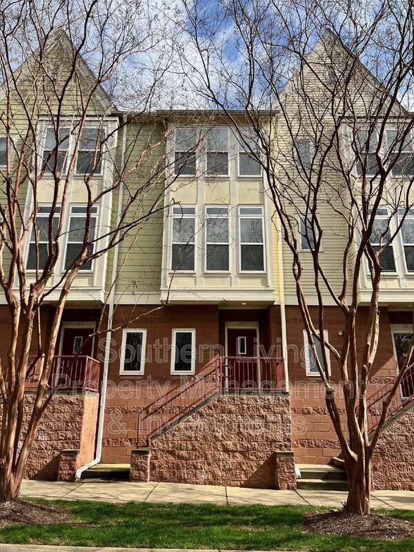 Charlotte Townhome: 127 S Sycamore St