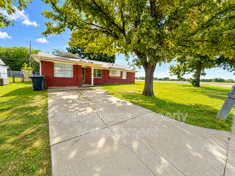 Cleburne House: 1902 Joslin St