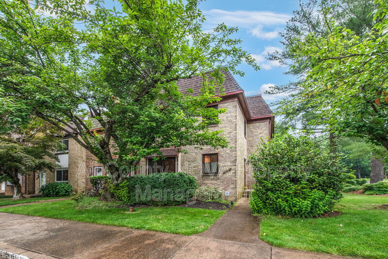 Oakton Townhome: 10343 Bushman Dr