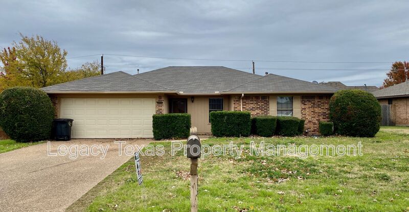 CLEBURNE House: 1203 STONELAKE