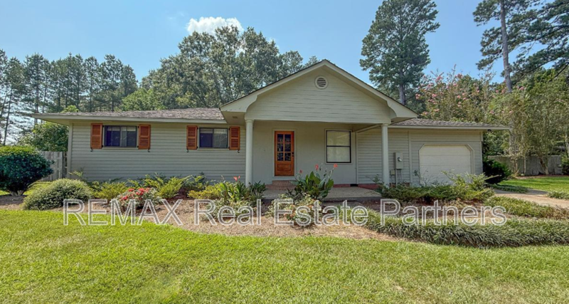 Sumrall House: 1007 Highway 42