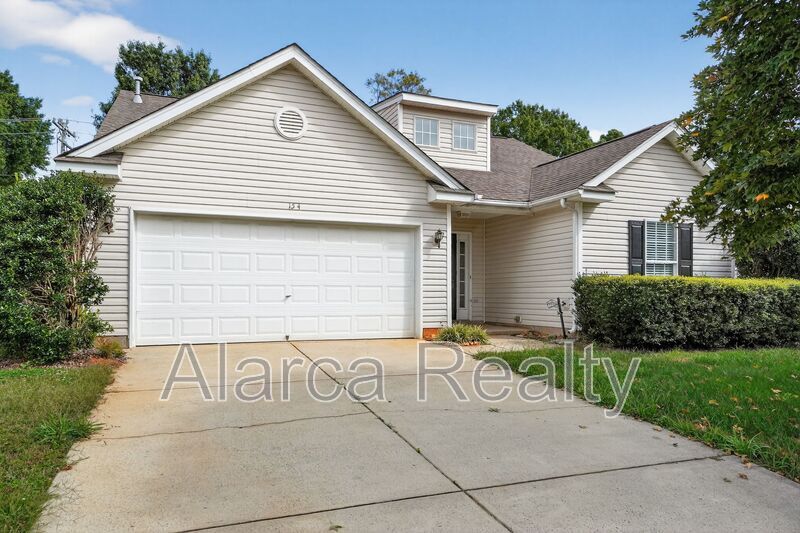 Mooresville House: 154 Pleasant Grove Ln
