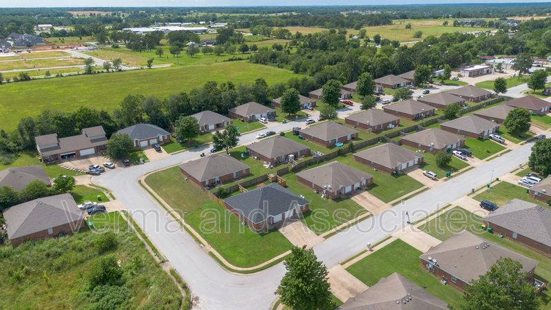 Centerton House: 281 Graystone Cir