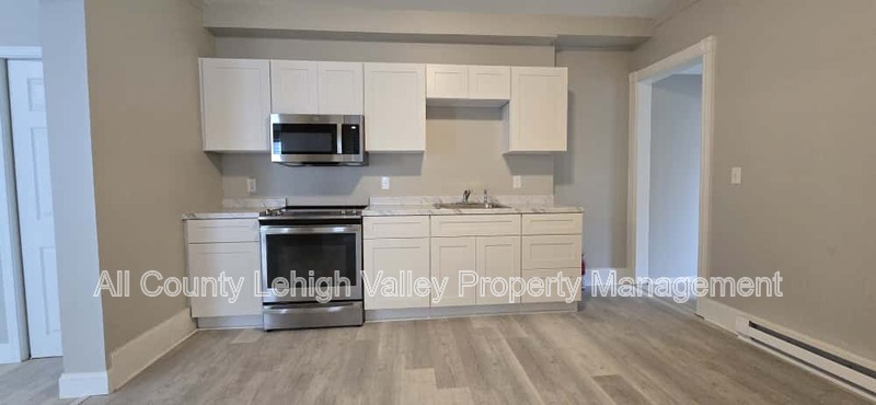 Easton Condo: 427 W Berwick