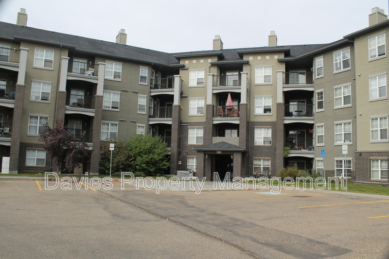 Edmonton Condo: 622 McAllister Loop SW