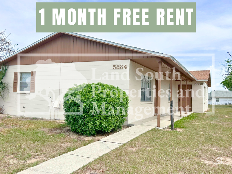 Lakeland House: 5834 Charlton Drive