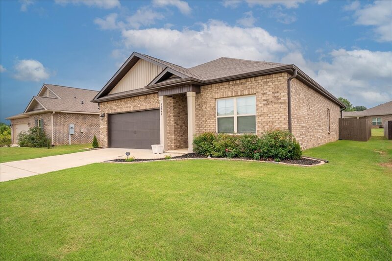 Athens House: 16246 Water Mill Road