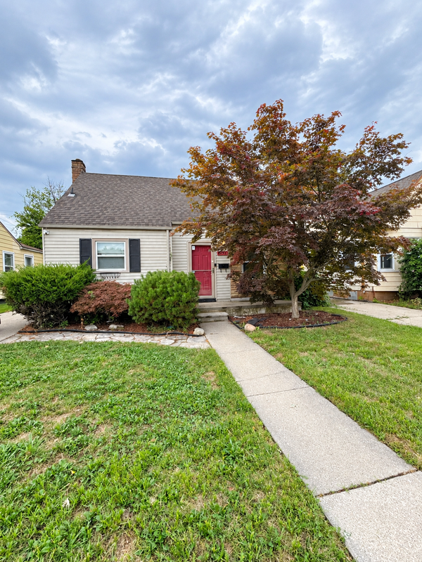 Eastpointe House: 22413 Cushing Avenue