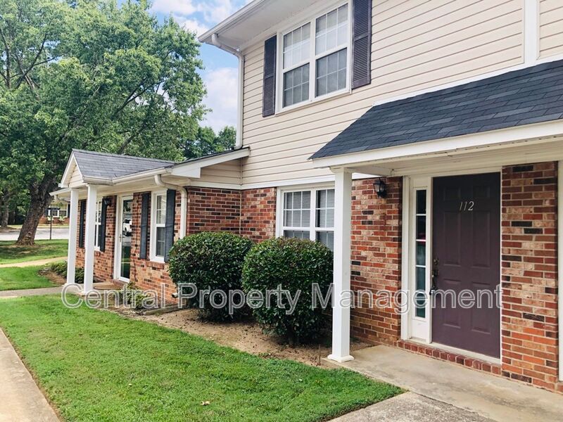Simpsonville House: 112 Silverbrook Drive