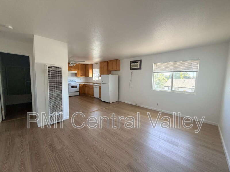Manteca Condo: 111 North Walnut Avenue