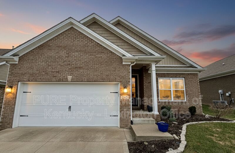 Georgetown House: 242 Ikebana Dr