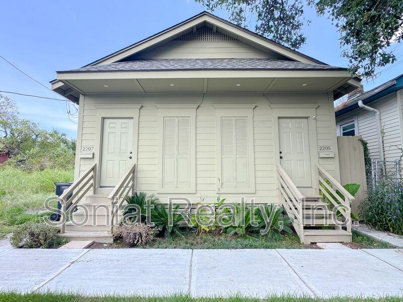 New Orleans Condo: 2205 Washington Ave
