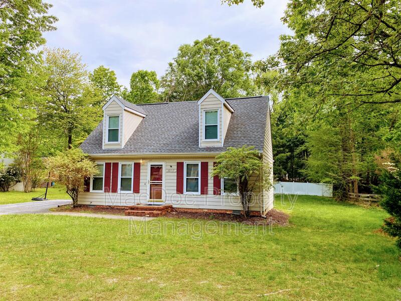 Fredericksburg House: 10717 S Jamie Place