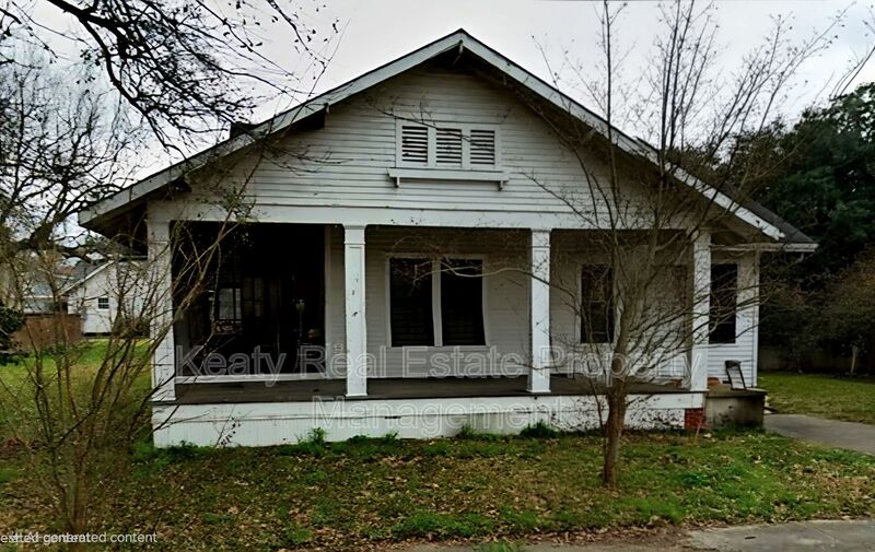 Lafayette House: 223 General Gardner Avenue